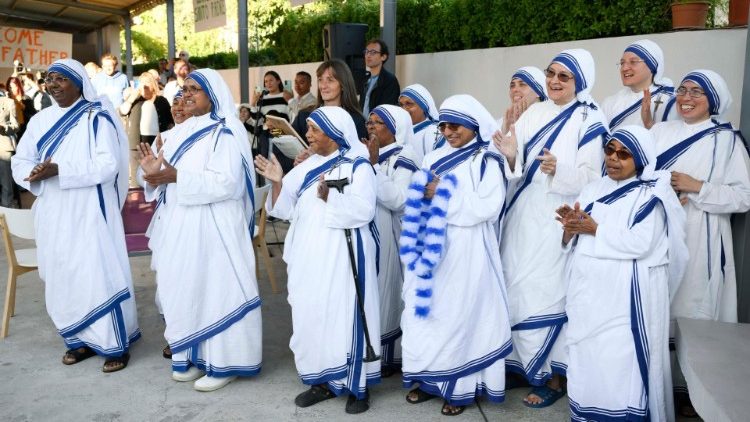 Watawa wa Mama Teresa na Papa 