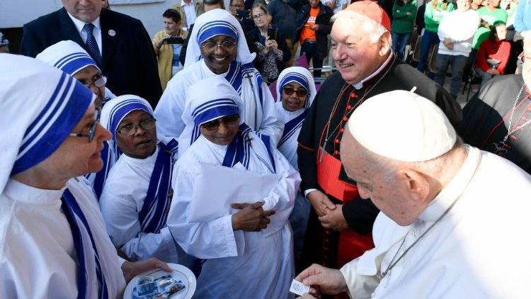 François avec les soeurs missionnaires de la Charité, samedi 23 setpembre à Marseille.