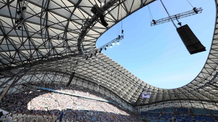 프란치스코 교황이 미사를 거행한 마르세유 벨로드롬 경기장