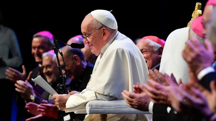 Papež během svého projevu na Rencontres Mediterraneennes