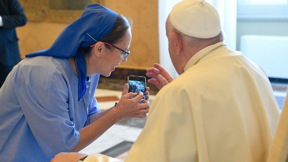 Падчас аўдыенцыі для Малых Сясцёр Езуса