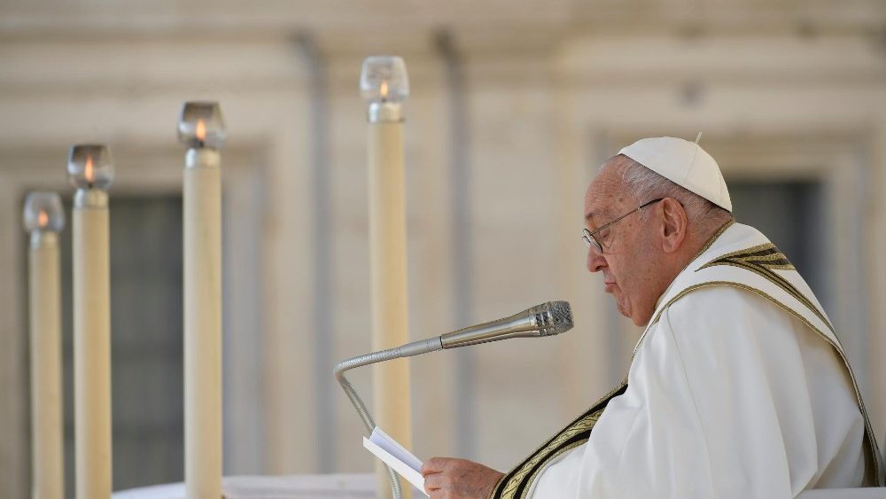 Popiežius sinodo asamblėjos atidarymo mišiose