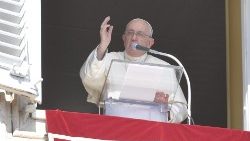 Papież Franciszek na modlitwie Anioł Pański