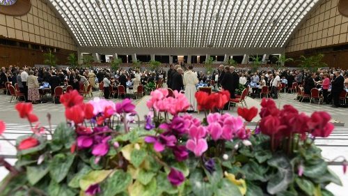 Sinoda. &raquo;Valuta Cerkve ni denar, ampak obilje karizem&laquo;