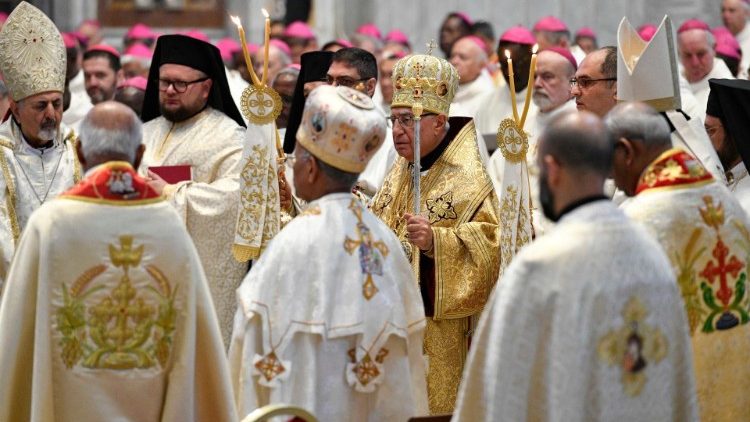 Missa presidida pelo patriarca de Antioquia dos Greco-Melquita no Altar da Cátedra da Basílica de São Pedro em 09/10/2023