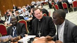 2023.10.14 सिनॉड के दौरान छोटे दलों में विचार-विमार्श