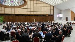 2023.10.14 संत पापा पॉल षष्टम सभागार में धर्मसभा के प्रतिभागी 