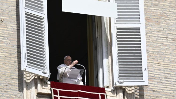 Papa Francesco all'Angelus di questa domenica