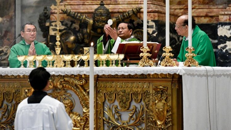 Santa Missa presidida pelo cardeal Bo