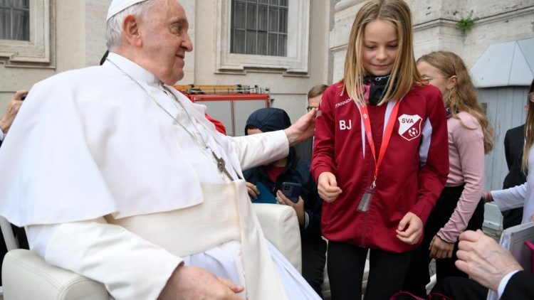 Mit Papst Franziskus im Papamobil an diesem Mittwoch bei der Generalaudienz
