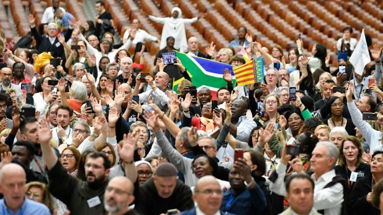 Удзельнікі сустрэчы Міжнароднага каталіцкага харызматычнага служэння (CHARIS) у Ватыкане. Ілюстрацыйнае фота