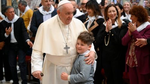 Папа: наслідуймо Бога у щедрості, ніжності та непомітності