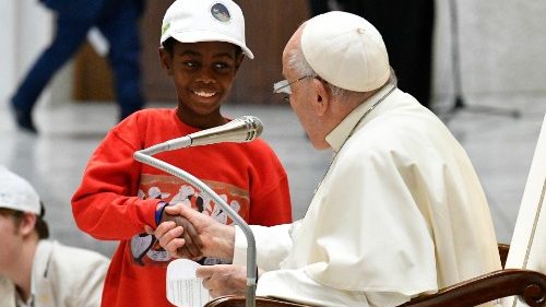 Papež k dětem z celého světa: Dětský hlas je nezbytný a dospělí mu mají naslouchat