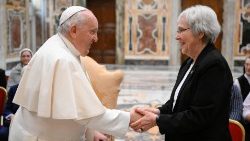 Папа з удзельніцамі капітула Кангрэгацыі Школьных сясцёр Нотр-Дам