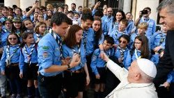 Popiežius ir skautai