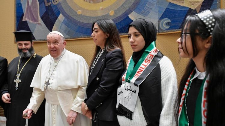 Der Papst mit den Mitgliedern der palästinensischen Delegation