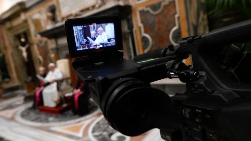 Papež k m&eacute;di&iacute;m: Formac&iacute; mužů schopn&yacute;ch zdrav&yacute;ch vztahů vychov&aacute;vejte k &uacute;ctě k žen&aacute;m