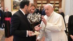 President Nikos Christodoulides presents Pope Francis with a gift