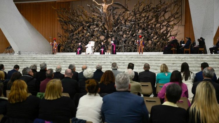 A Audiência Geral foi realizada na Sala Paulo VI