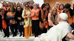 Le ambasciatrici in arancione dal Papa per dire no alla violenza contro le donne
