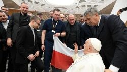 Papież z księżmi z Polski