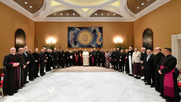 La foto di gruppo con i membri della Commissione Teologia Internazionale