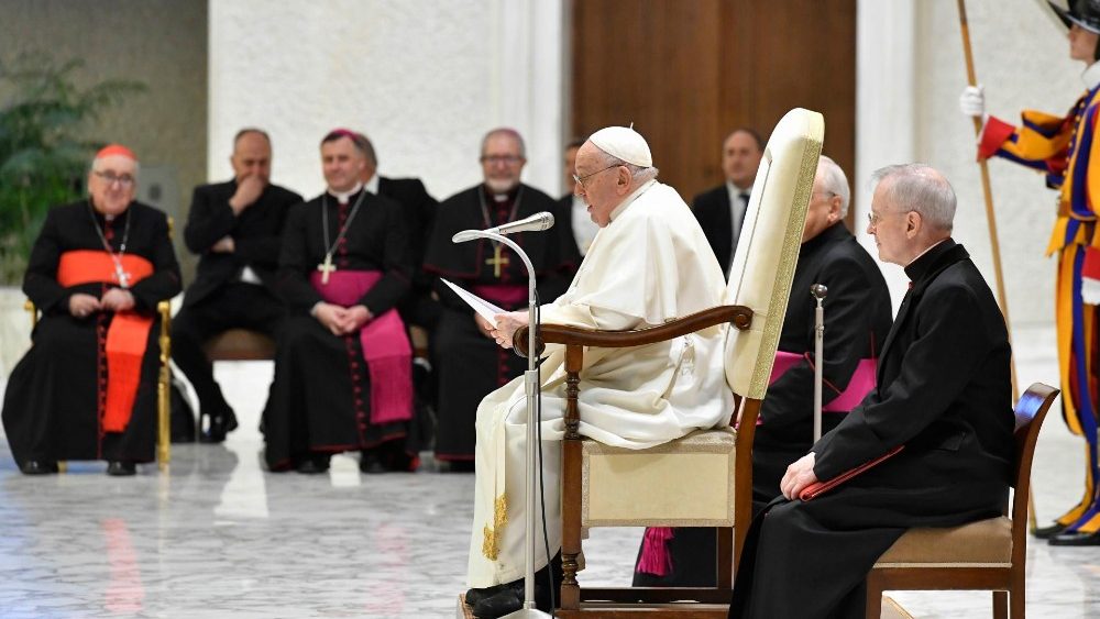 Папа падчас аўдыенцыі з ўдзельнікамі “жывой” батлейкі з Санта-Марыя-Маджорэ