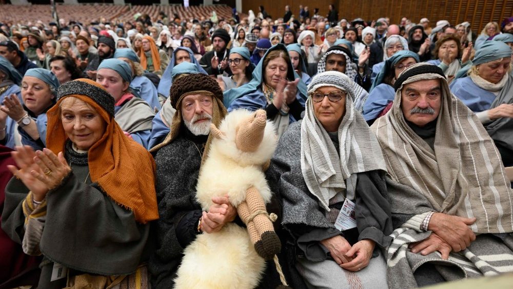 Papa com figurantes do Presépio Vivo da Basílica de Santa Maria Maior  