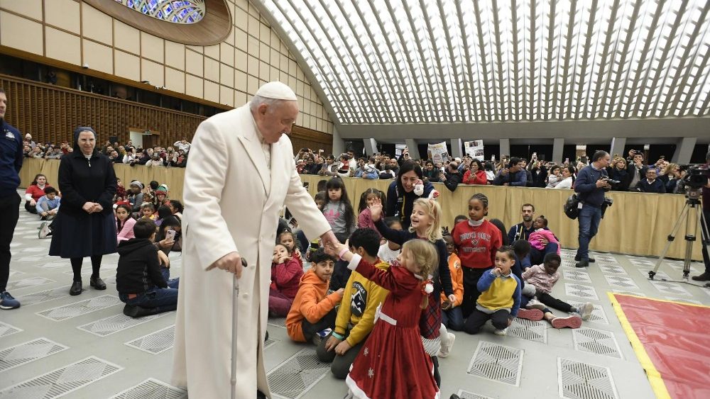 Францішак з маленькімі пацыентамі дыспансера святой Марты