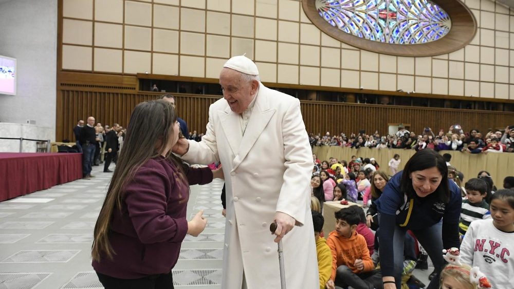 Францішак з маленькімі пацыентамі дыспансера святой Марты