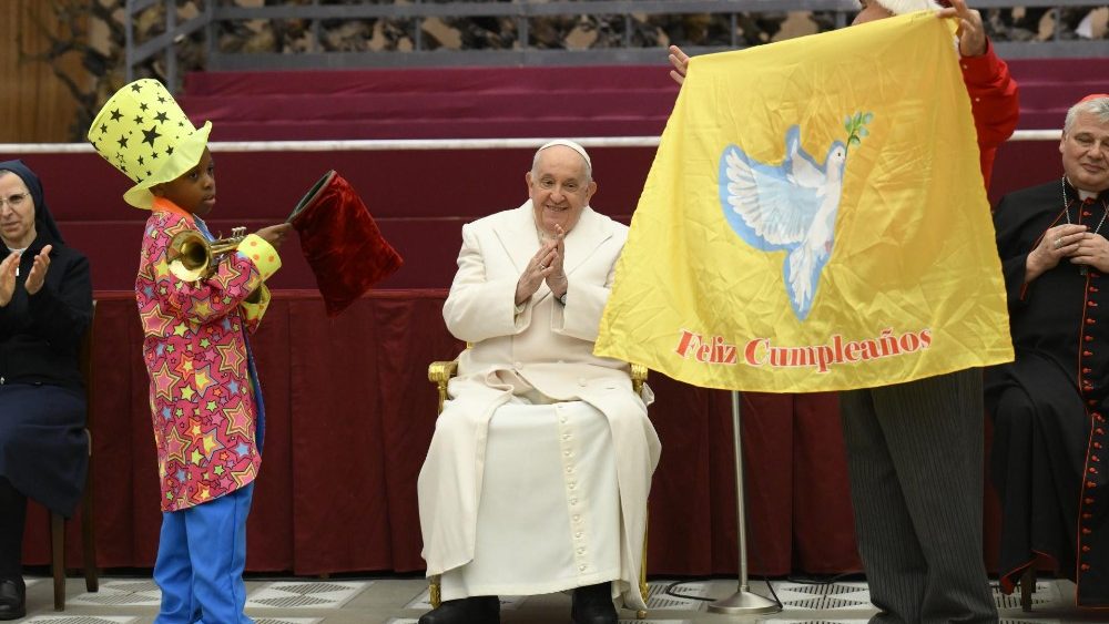 Францішак з маленькімі пацыентамі дыспансера святой Марты