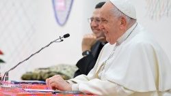 Papa durante encontro com 30 sacerdotes na paróquia de São Jorge em Acilia 