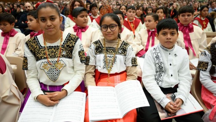 Des chanteurs de la Fédération Internationale des Pueri Cantores
