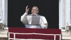 Franziskus beim Angelus am Jahrestag des Todes von Papst Benedikt XVI.