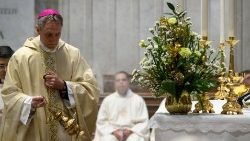 Erzbischof Georg Gänswein bei der Messe zum Jahrgedächtnis für Benedikt XVI.