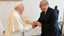 O Papa com o prefeito de Roma, Roberto Gualtieri