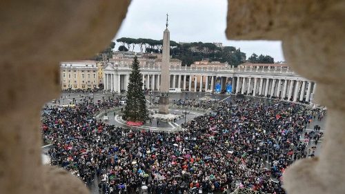 Папа: Хрещення – це дар, який робить нас Божими дітьми