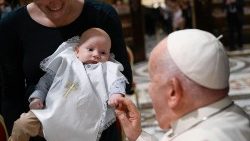 2024.01.07 Santa Messa nella festa del Battesimo di Gesu', con il Battesimo di alcuni neonati