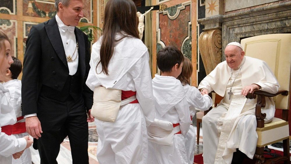 Audiência do Papa à Confraria "Facchini di Santa Rosa" de Viterbo