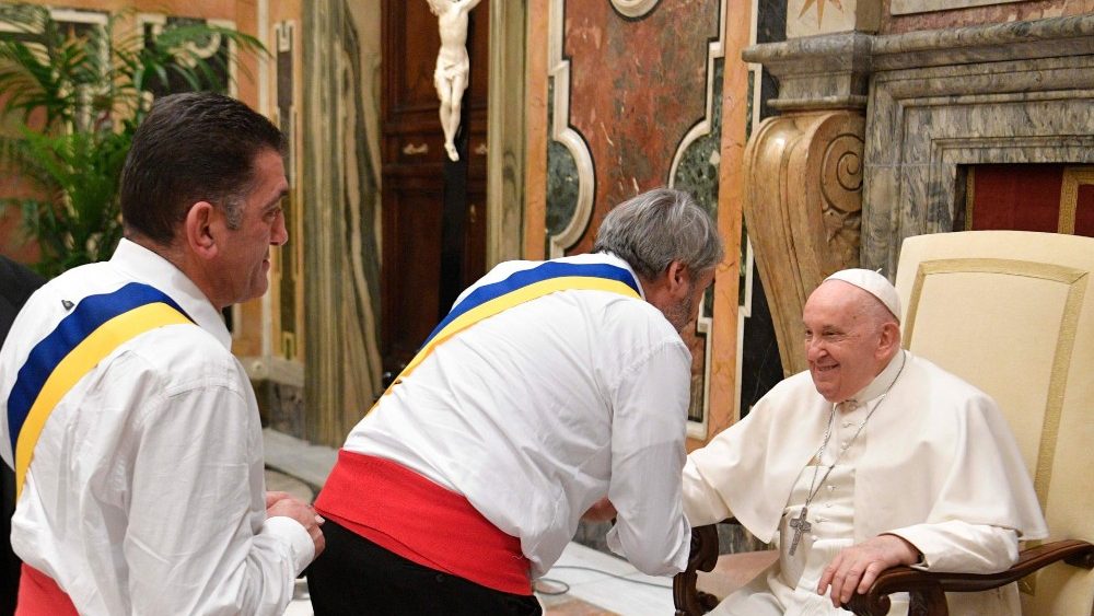 Audiência do Papa à Confraria "Facchini di Santa Rosa" de Viterbo