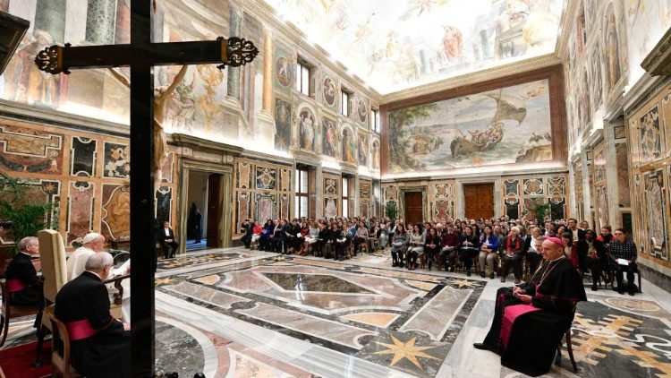Audiência do Papa aos participantes do Simpósio "Universidade de Comunicadores da Igreja", França (Vatican Media)