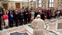 Papst Franziskus bei der Audienz für die Teilnehmer der „Universités de communicants en Église" diesen Freitag im Vatikan