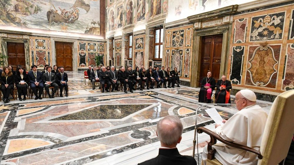 O Papa encontra os membros da Associação de Jovens Profissionais Toniolo