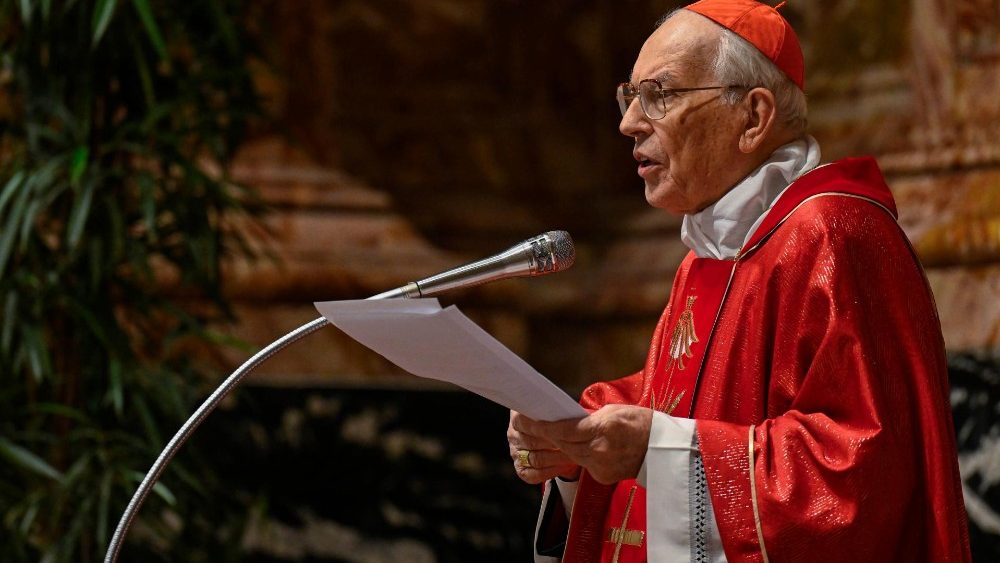 Il cardinale decano Giovanni Battista Re 