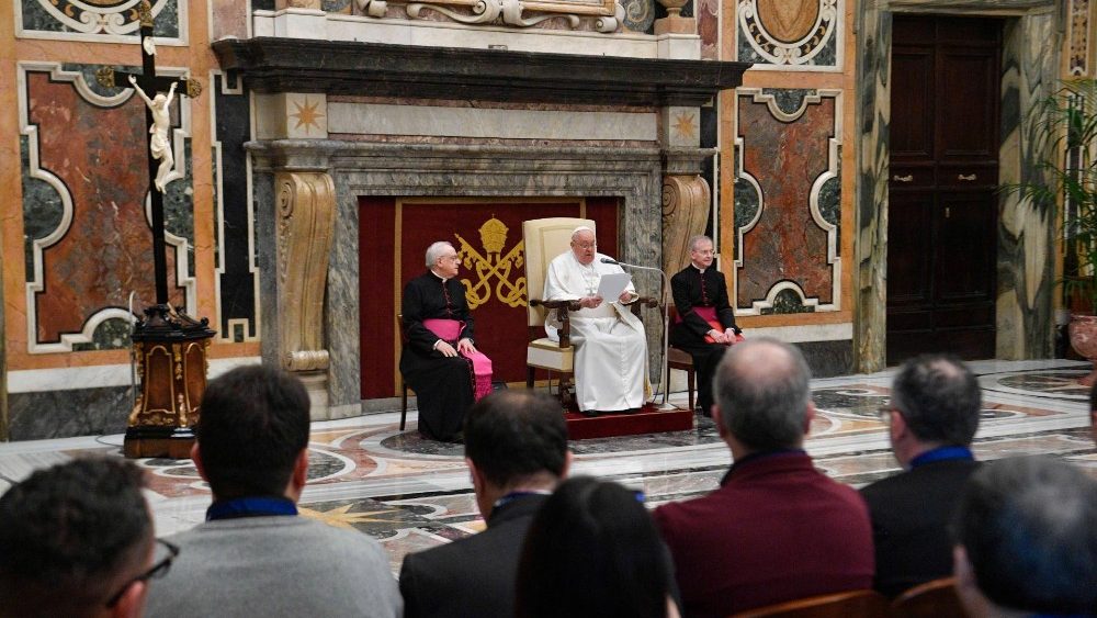 O Papa com os membros da Associação para a Subsidiariedade e Modernização das Entidades Locais italianas (Vatican Media)