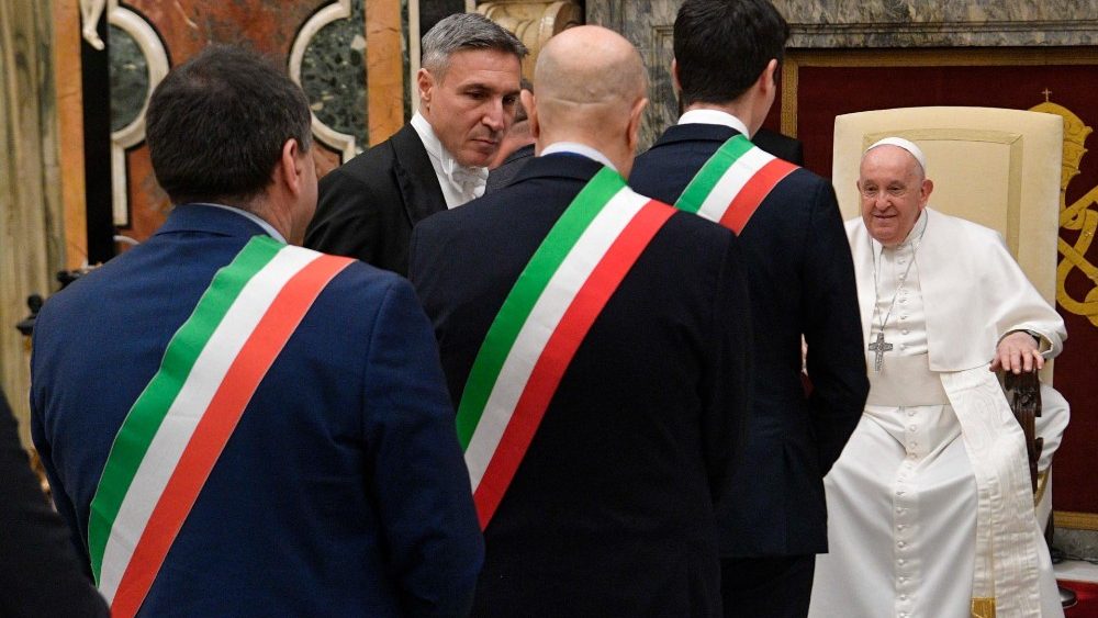 O Papa com os membros da Associação para a Subsidiariedade e Modernização das Entidades Locais italianas (Vatican Media)