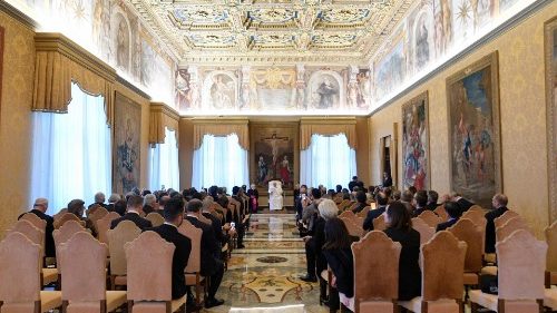 Baba Mtakatifu Francisko, Jumatatu tarehe 22 Januari 2024 amekutana na kuzungumza na washiriki wa Kongamano la Divai lililoandaliwa na Makampuni ya Vinitaly.