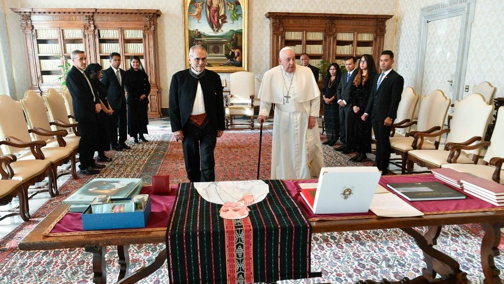Sr. José Manuel Ramos-Horta e séquito no encontro com o Papa Francisco 