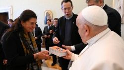 Францішак з дэлегацыяй Папскай сусветнай сеткі малітвы