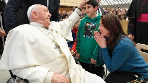 Le Pape aux confirmands: «Fêtez votre baptême comme un deuxième anniversaire»